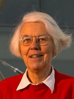 Photo of Karen Spärck Jones at older age, slighlty smiling